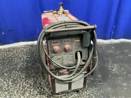 LINCOLN ELECTRIC 250 A WELDER  -  POWER MIG 255