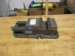 Kurt D675 6" Machine Vise With Soft Jaws- Auction Item