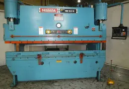10' X 135 TON NIAGARA HYDRAULIC PRESS BRAKE MODEL HBM-135-8-10