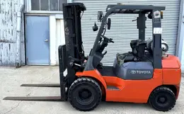 5000 Lb. Toyota Lift Truck, Pneumatic Tire, Triple Stage Mast, LP Gas, Side Shift