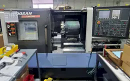 Doosan Lynx300 Yr 2010 w/ Tool Presetter and Tailstock