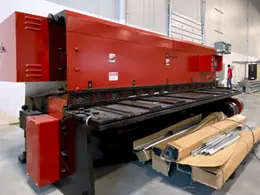 Amada M3060 (1986) Power Squaring Shear