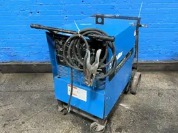 MILLER 250 A WELDER   -  SYNCROWAVE 250