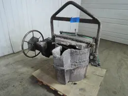 MODERN LIP POUR LADLE 27" X 27"  GEARED TYPE C GEAR BOX