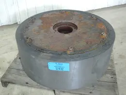 MULLER WHEEL FOR SIMPSON 2.5G MULLER RECOATED WITH STEEL
13" FACE, 37.5" DIAMETER OD, 6" HOLE, 9.5" FLANGE HOLE