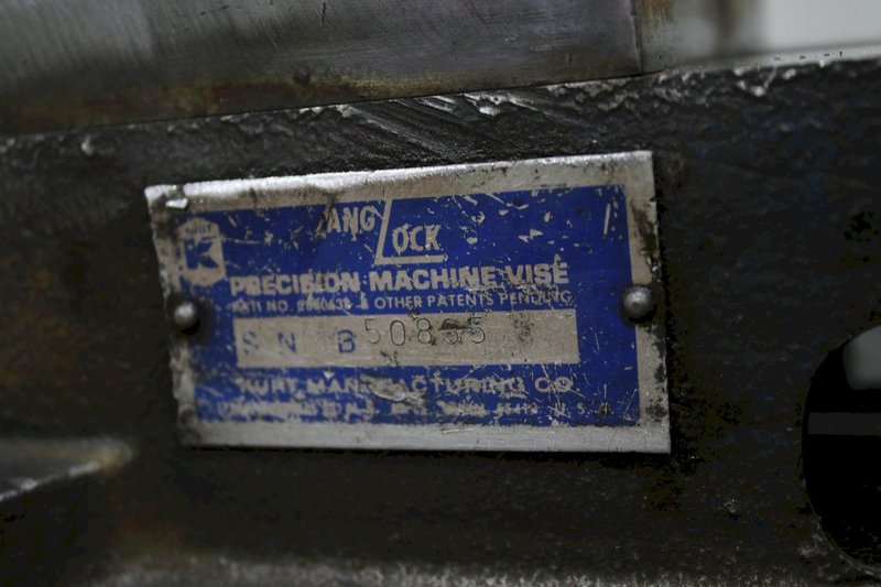 6" KURT MODEL #D688 ANGLELOC MACHINE VISE: STOCK #76196