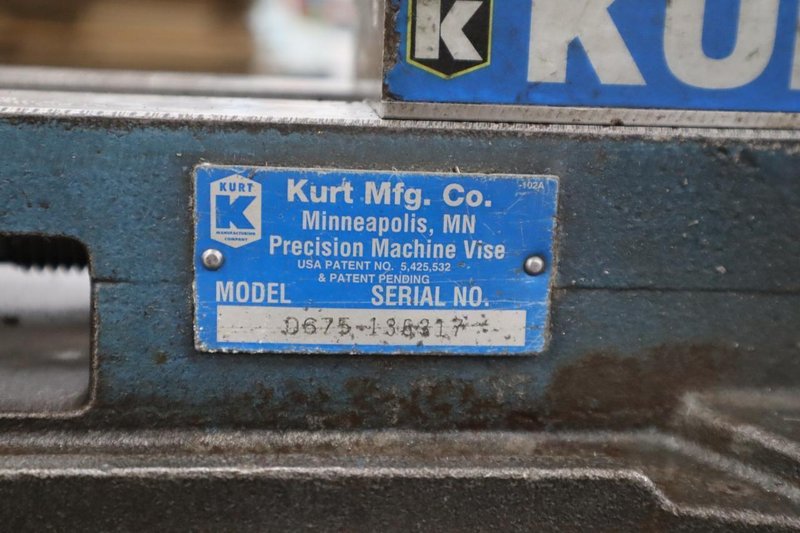 Kurt D-675 6" Machine Vis,e Steel Jaws, Handle- Auction Item