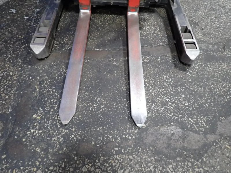 Raymond 3000 Lbs Electric Stand Up Fork Lift - Easi R30tt