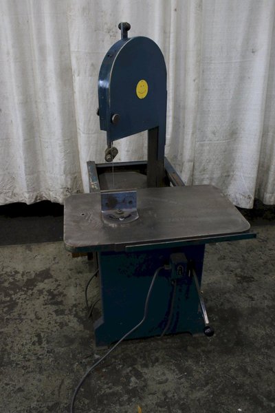 8-3/4" X 8-1/2" ROLL-IN VERTICAL BANDSAW: STOCK #76351
