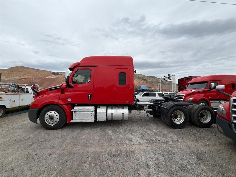 2020 Freightliner Cascadia 1FUJHHDV1LLLC1683