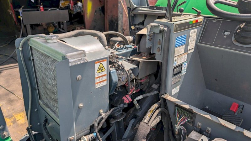 50" MODEL S20 TENNANT FLOOR SWEEPER STOCK# 4132