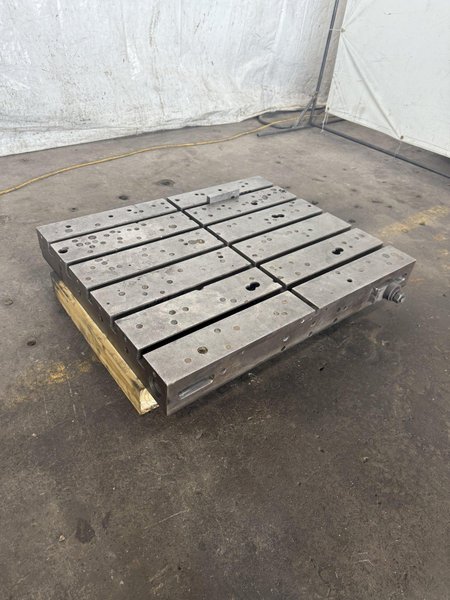 36" X 29-1/2" DEVLIEG E-TABLE. STOCK # 0238025