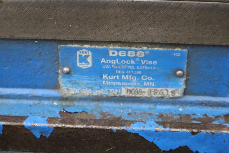 Kurt D-688 6" Machine Vise, Steel Jaws, Handle- Auction Item