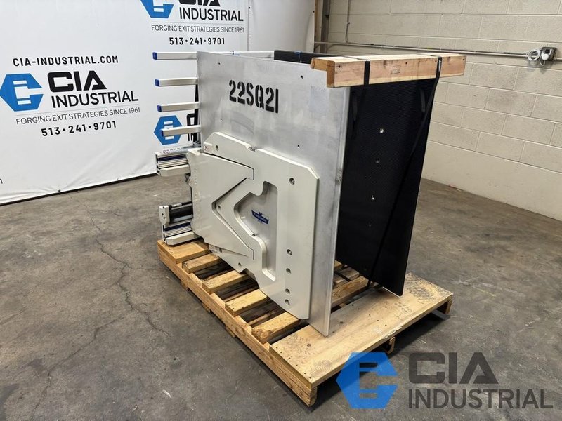 2022 - NEW NEVER USED 2,500 LB. CASCADE MODEL 14J-CCS-2A-0074 HYDRAULIC CARTON CLAMP ATTACHMENT