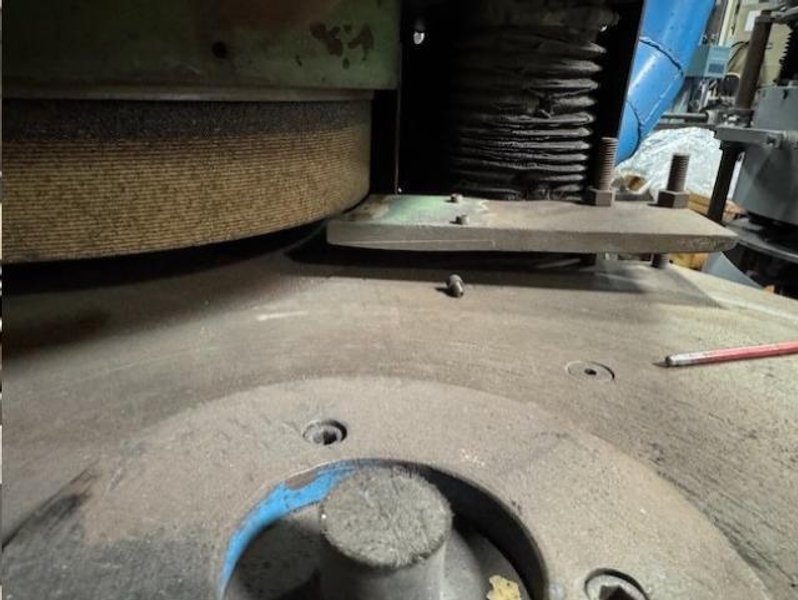 MOYER #7.5 18 2V, SPRING GRINDER, GRINDING WHEELS 18", ROTARY TABLE