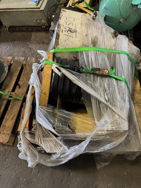 2007 Sinto model scc-90-a vertically parted cold box core cell s/n scc-0011-00 with recieving hopper, scc90 core machine with enclosure and controls