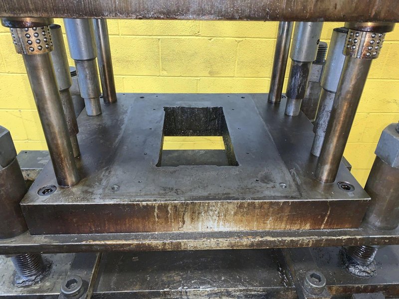 12 TON AIRAM 4-POST DUAL VALVE CUTOFF PRESS: STOCK #13723
