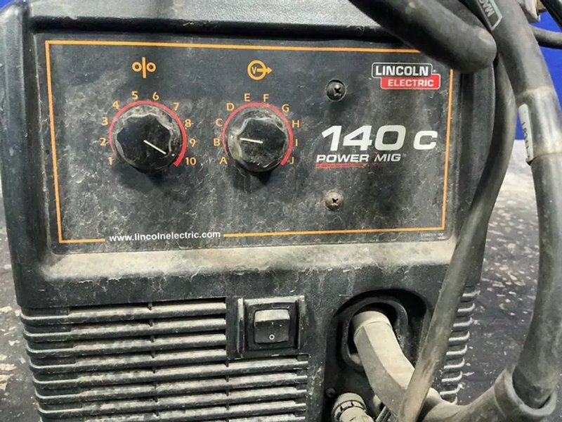 Lincoln Electric 90-140 A  Welder - Power Mig 140c