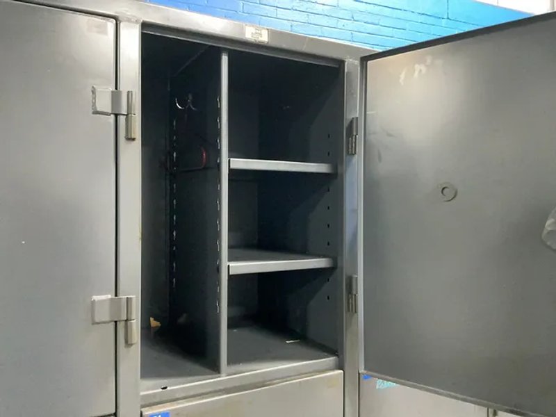Strong Hold  10 Door Lockers
