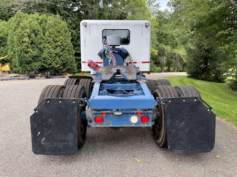 2011 Peterbilt 367 Flat Top 
w/36” Sleeper and an Air Compressor