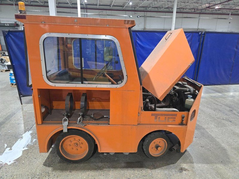 TUG MG30-7LP2 PROPANE TUG USED MISSING PARTS