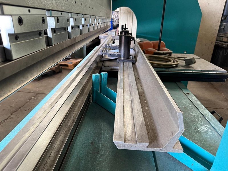 Adira - QHA 125 ton x 3100 mm CNC