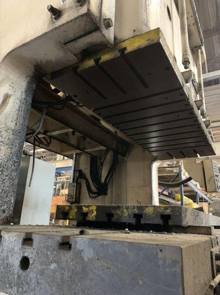 275 TON KOMATSU OBW 250-2 GAP FRAME DOUBLE-CRANK PRESS. STOCK # 2299719