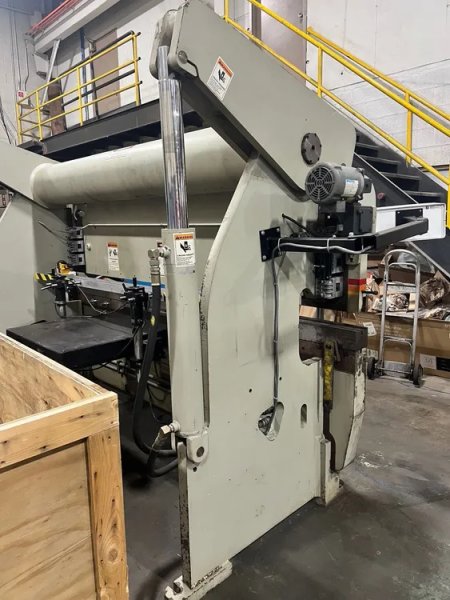 USED ACCURPRESS 130 TON X 10' HYDRAULIC CNC PRESS BRAKE MODEL 713010 Year: 2000