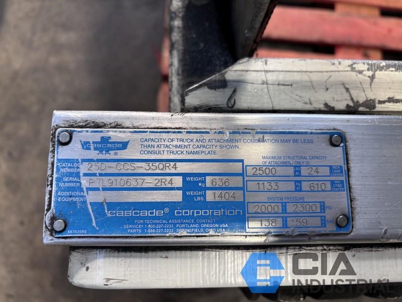 2,500 LB. CASCADE MODEL 25D-CCS-35QR4 HYDRAULIC CARTON CLAMP