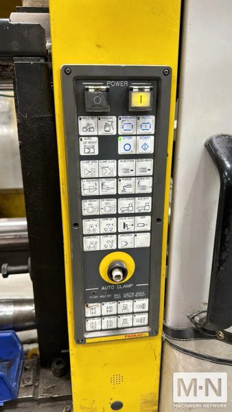 110 TON 1.6 OZ  CINCINNATI ROBOSHOT 110I-48G INJECTION MOLDING MACHINE, MFG 2000