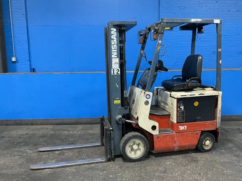 Nissan 2350 Lbs Electric Forklift - Cspo1l5s