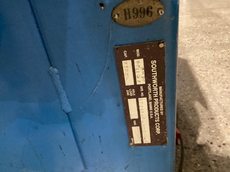 SOUTHWORTH ROLL C2.5-28 Platform Lifter w/ Foot Control 2500 lbs Capacity USED