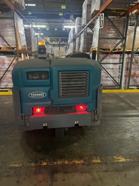 Tennant S30 Shop Sweeper- 550 Hours