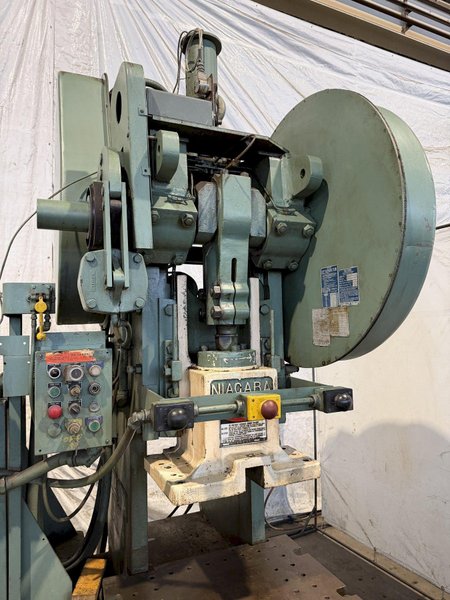 60 TON NIAGARA AF-4 BACK GEARED OBI PRESS. STOCK # 1214125.