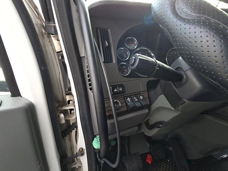 Kenworth T680 Sleeper Truck, 2016 – Paccar MX-13, Eaton Auto