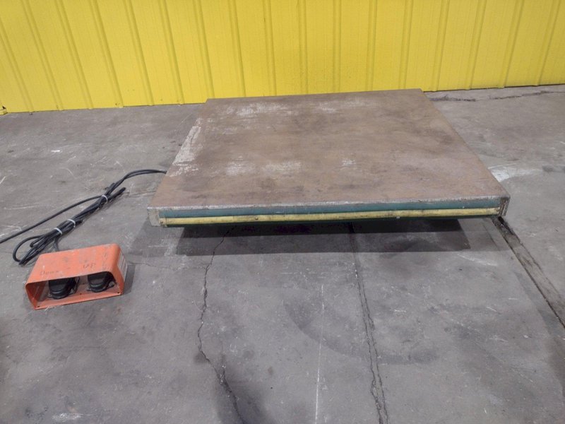 2,000 LBS X 48" X 48" SOUTHWORTH HYDRAULIC SCISSOR LIFT TABLE, SINGLE PHASE 110V STOCK3569
