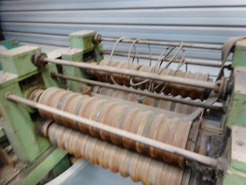 Eichener - straightening corrugated plates