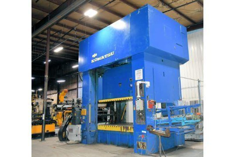 500 ton Komatsu Model E2P 500 Straight Side Metal Stamping Press For Sale, Year 1988 - Reconditioned