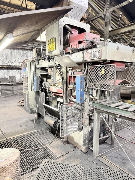 Hunter model hmp 10C automatic molding machine s/n 82P928, op. with Emerson PLC, feed belt