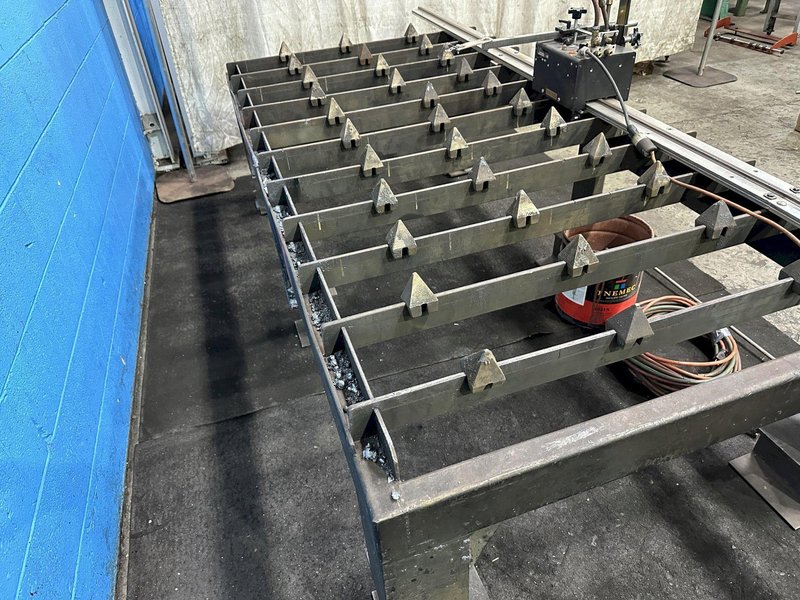 4' X 8' BUG O FLAME CUTTER WITH TABLE : STOCK #77762
