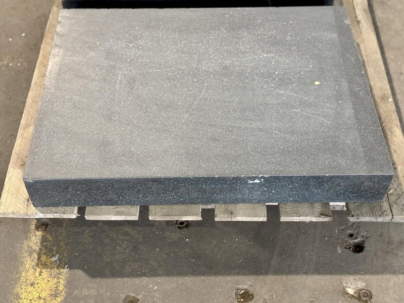 24" X 18" X 3" GRANITE SURFACE PLATE. STOCK # 1086426
