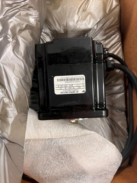 YASKAWA SGMPH-04A1E41D SERVO MOTOR SUPPLY NEW WITH BOX