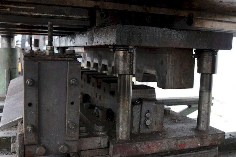 125 TON B &amp; K 4 POST CUT OFF PRESS: STOCK #73626