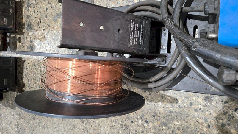 MILLER 70 SERIES WIRE FEEDER WITH GUN USED