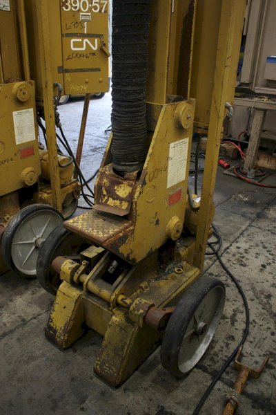 SET OF (4) 35 TON PORTABLE WHITING RAIL CAR JACKS: STOCK #77094