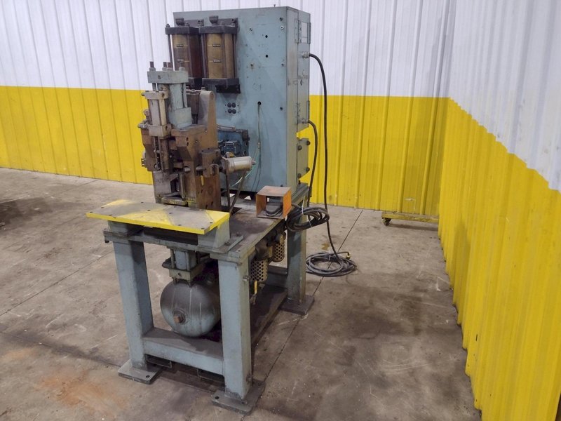 BTM CORPORATION TOG-L-LOC CORNER NOTCHER: YOBRO #25120