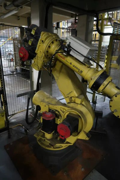 2017 Greenerd 4TA-900/700 - 60x60 900-Ton 4-Post Hydraulic Deep Draw Press - Includes Fanuc R-2000iB/210F Loading Robot