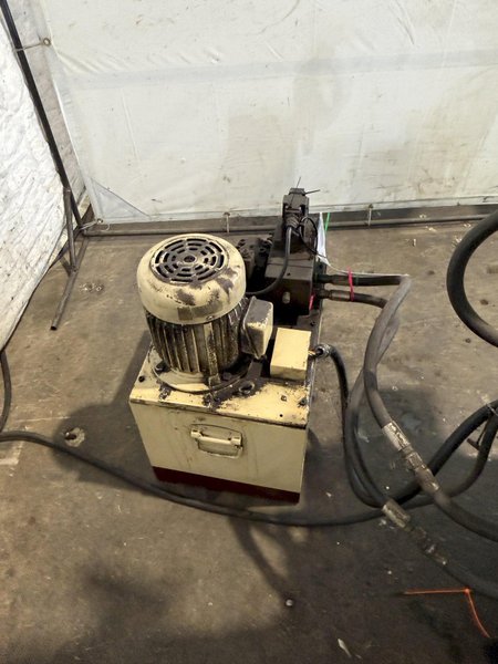 6" X 18" CHEVALIER FSG-2A618 HYDRAULIC AUTOMATIC SURFACE GRINDER. STOCK # 0116826