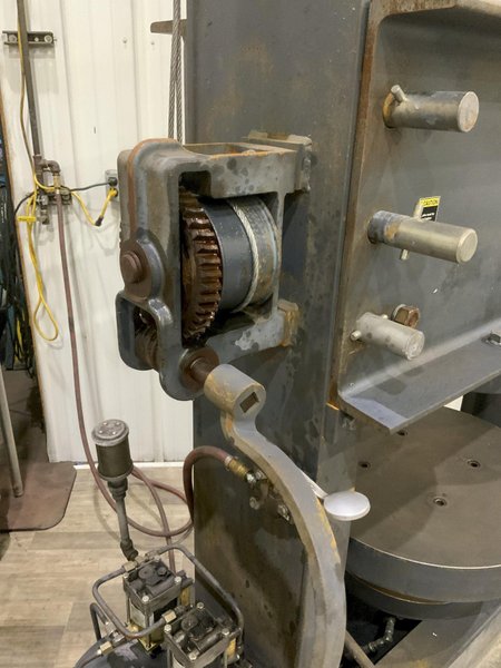 150 TON DAKE MODEL 933587 AIR-POWERED HYDRAULIC TIRE PRESS: STOCK #81587
