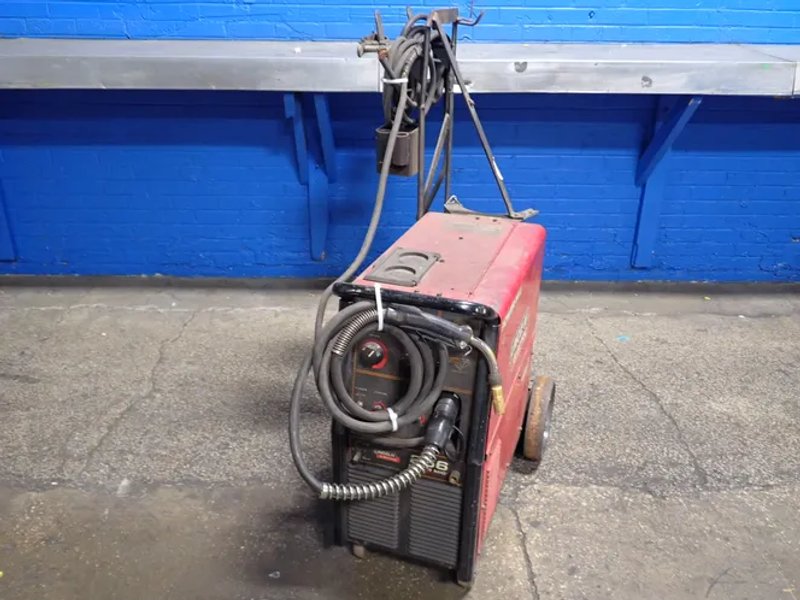 Lincoln Electric  250 A  Welder  - Power Mig 256